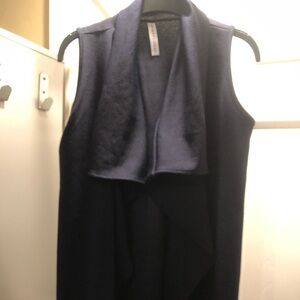Seven Sisters Navy Open Sleeveless Vest Size Small